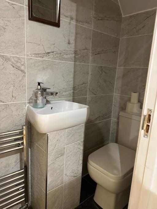 Adam'S Place, Watford Wd17 2Py Villa Esterno foto